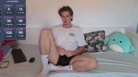 Snapshot of alex83530 chatting on March 2, 8:32 am Alex83530 online show from March 2, 8:32 am