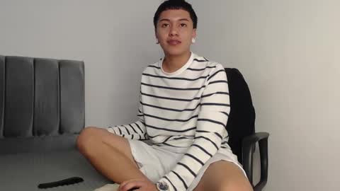 Snapshot of alex__lover chatting on December 27, 1:22 am Owen online show from December 27, 1:22 am