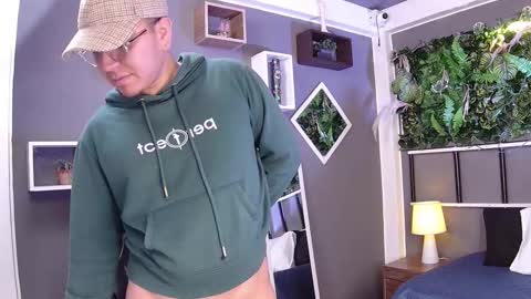 Snapshot of alex__montesco chatting on March 5, 3:29 pm Alex online show from March 5, 3:29 pm