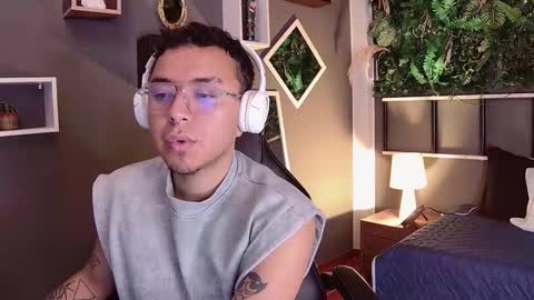 Snapshot of alex__montesco chatting on March 11, 12:50 pm Alex online show from March 11, 12:50 pm