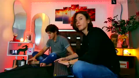 Snapshot of alex_and_fabian chatting on December 16, 9:41 pm sneider online show from December 16, 9:41 pm