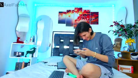 Snapshot of alex_and_fabian chatting on January 16, 6:48 pm sneider online show from January 16, 6:48 pm