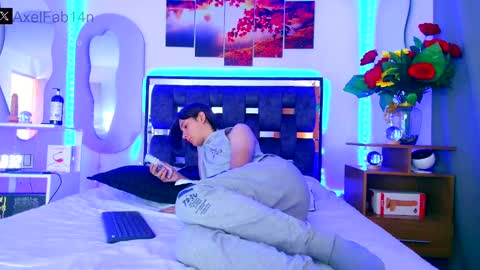 Snapshot of alex_and_fabian chatting on January 25, 6:57 pm sneider online show from January 25, 6:57 pm