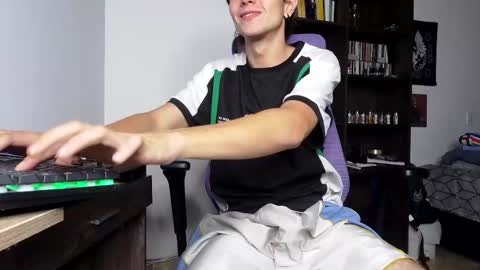 Snapshot of alex_connorr chatting on November 8, 10:52 pm alex_connorr online show from November 8, 10:52 pm