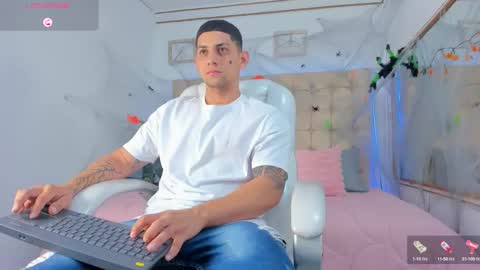 alex online show from October 3, 11:18 am