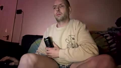 alex_essex69 online show from March 27, 2:06 am