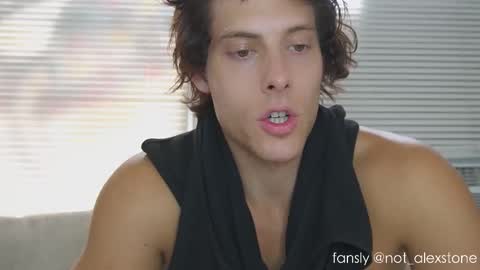 Snapshot of alex_islive chatting on October 31, 7:15 pm Alex Stone online show from October 31, 7:15 pm