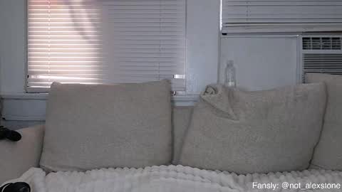 Snapshot of alex_islive chatting on January 9, 7:48 pm Alex Stone online show from January 9, 7:48 pm