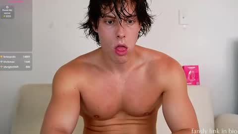 Snapshot of alex_islive chatting on April 4, 7:11 pm Alex Stone online show from April 4, 7:11 pm