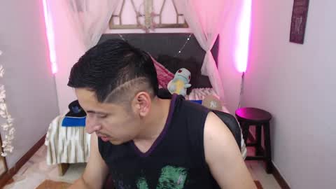 Snapshot of alex_levi chatting on June 5, 11:27 am Alex online show from June 5, 11:27 am