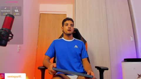 Snapshot of alex_lord_ chatting on April 12, 4:56 pm i am Alex online show from April 12, 4:56 pm