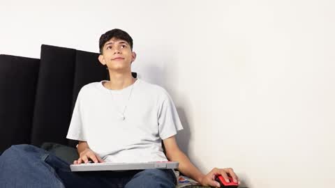 alex_mark_ online show from October 2, 2:02 pm