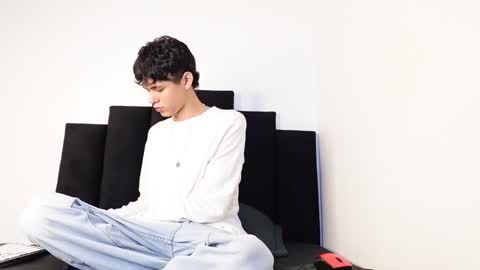 alex_mark_ online show from October 21, 1:45 pm