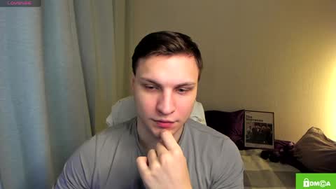 Snapshot of alex_milson chatting on April 6, 9:49 pm alex_milson online show from April 6, 9:49 pm