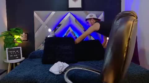 Alex  online show from June 13, 11:52 am