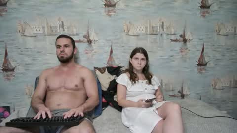 Alex and Sarah online show from October 3, 7:33 pm