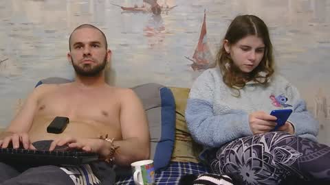 Snapshot of alex_sarah_sex chatting on April 8, 1:05 am Alex and Sarah online show from April 8, 1:05 am