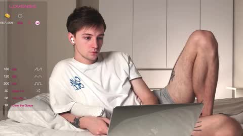 alex_schafer online show from December 17, 5:24 am