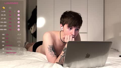 Snapshot of alex_schafer chatting on February 20, 7:36 pm alex_schafer online show from February 20, 7:36 pm