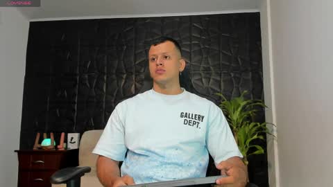 Snapshot of alex_tower chatting on March 28, 3:33 pm Alex Towers online show from March 28, 3:33 pm