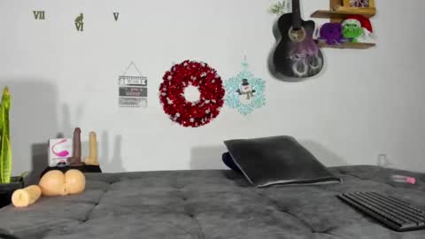 Alex Woll online show from December 22, 9:42 pm