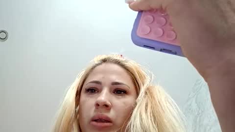 Snapshot of alexa_jess_ chatting on March 20, 9:47 am Alexa online show from March 20, 9:47 am