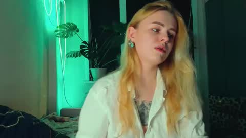 Snapshot of alexa_pirs chatting on March 4, 10:38 pm alexa_pirs online show from March 4, 10:38 pm