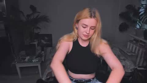 Snapshot of alexa_pirs chatting on September 13, 3:23 pm alexa_pirs online show from September 13, 3:23 pm