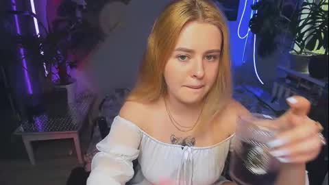 Snapshot of alexa_pirs chatting on September 28, 1:16 pm alexa_pirs online show from September 28, 1:16 pm