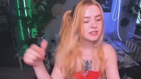 Snapshot of alexa_pirs chatting on October 13, 12:27 pm alexa_pirs online show from October 13, 12:27 pm