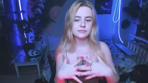 Snapshot of alexa_pirs chatting on October 14, 12:44 am alexa_pirs online show from October 14, 12:44 am