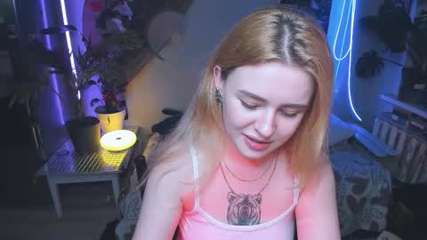 Snapshot of alexa_pirs chatting on October 18, 8:20 pm alexa_pirs online show from October 18, 8:20 pm