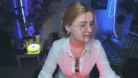 Snapshot of alexa_pirs chatting on November 1, 2:52 pm alexa_pirs online show from November 1, 2:52 pm