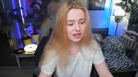 Snapshot of alexa_pirs chatting on December 4, 9:23 pm alexa_pirs online show from December 4, 9:23 pm