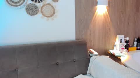 Snapshot of alexaa_swan chatting on March 20, 8:35 pm alexaa_swan online show from March 20, 8:35 pm