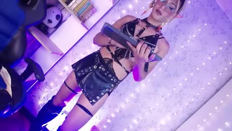 Snapshot of alexaavandercloude chatting on April 10, 8:02 pm alexaavandercloude online show from April 10, 8:02 pm