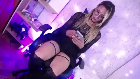 Snapshot of alexaavandercloude chatting on April 16, 9:39 pm alexaavandercloude online show from April 16, 9:39 pm