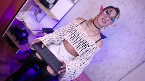 Snapshot of alexaavandercloude chatting on April 17, 12:30 pm alexaavandercloude online show from April 17, 12:30 pm