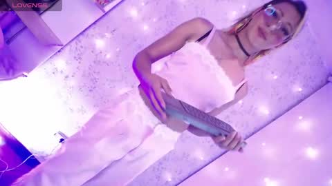 Snapshot of alexaavandercloude chatting on April 24, 7:49 pm alexaavandercloude online show from April 24, 7:49 pm