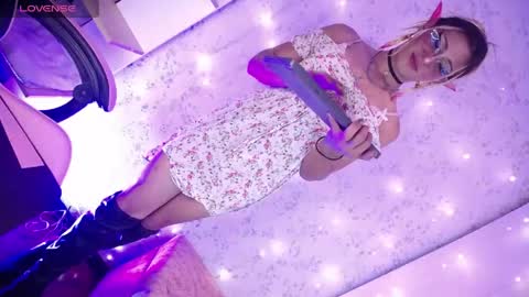 Snapshot of alexaavandercloude chatting on April 28, 10:15 pm alexaavandercloude online show from April 28, 10:15 pm