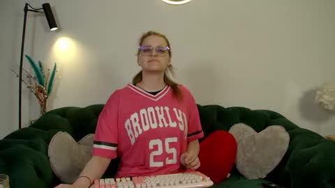 Snapshot of alexaavery chatting on May 16, 6:43 am AlexaAvery online show from May 16, 6:43 am