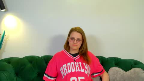 Snapshot of alexaavery chatting on May 16, 10:36 am AlexaAvery online show from May 16, 10:36 am