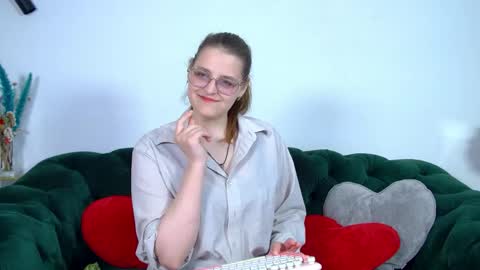 Snapshot of alexaavery chatting on May 23, 6:51 am AlexaAvery online show from May 23, 6:51 am