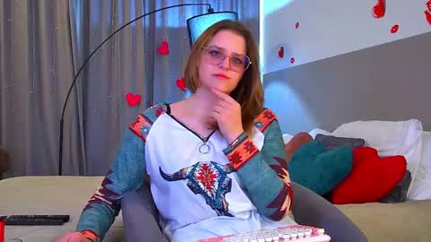 Snapshot of alexaavery chatting on June 2, 6:15 am AlexaAvery online show from June 2, 6:15 am