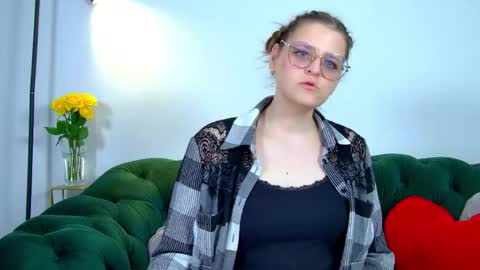 Snapshot of alexaavery chatting on June 6, 6:51 am AlexaAvery online show from June 6, 6:51 am