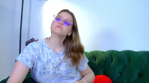Snapshot of alexaavery chatting on June 13, 6:44 am AlexaAvery online show from June 13, 6:44 am