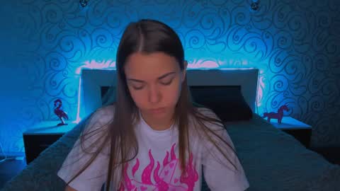 Snapshot of alexabarkley chatting on December 3, 6:26 am angel online show from December 3, 6:26 am