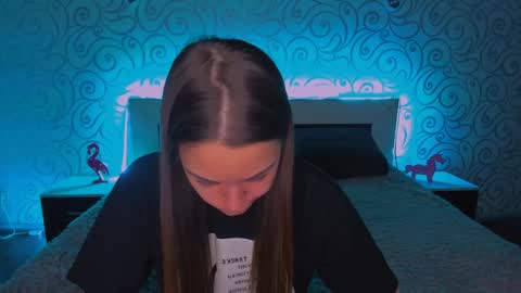 Snapshot of alexabarkley chatting on December 4, 3:04 am angel online show from December 4, 3:04 am