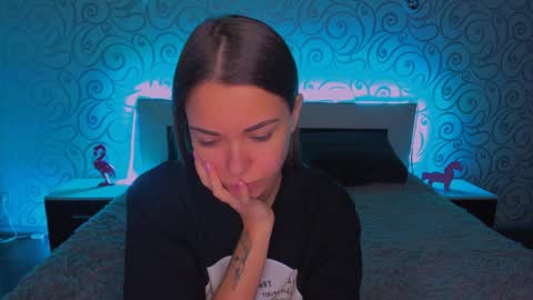 Snapshot of alexabarkley chatting on December 4, 6:11 am angel online show from December 4, 6:11 am