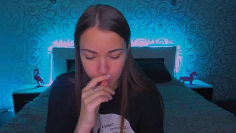 Snapshot of alexabarkley chatting on December 9, 3:29 am angel online show from December 9, 3:29 am